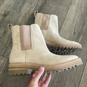 NEVER WORN Suede Chelsea Boots